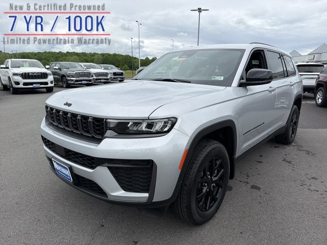 2026 Jeep Grand Cherokee L Laredo Altitude in Silver Zynith Exterior Paint — front three-quarter view