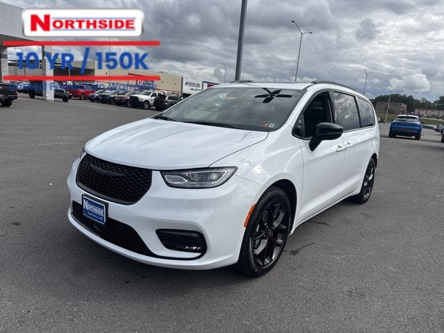 2026 Chrysler Pacifica Limited in Bright White Clear-Coat Exterior Paint — front three-quarter view